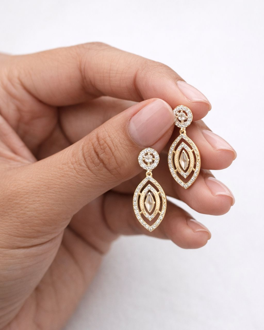 Luxury Crystal Teardrop Pendant Necklace Set – Gold Finish