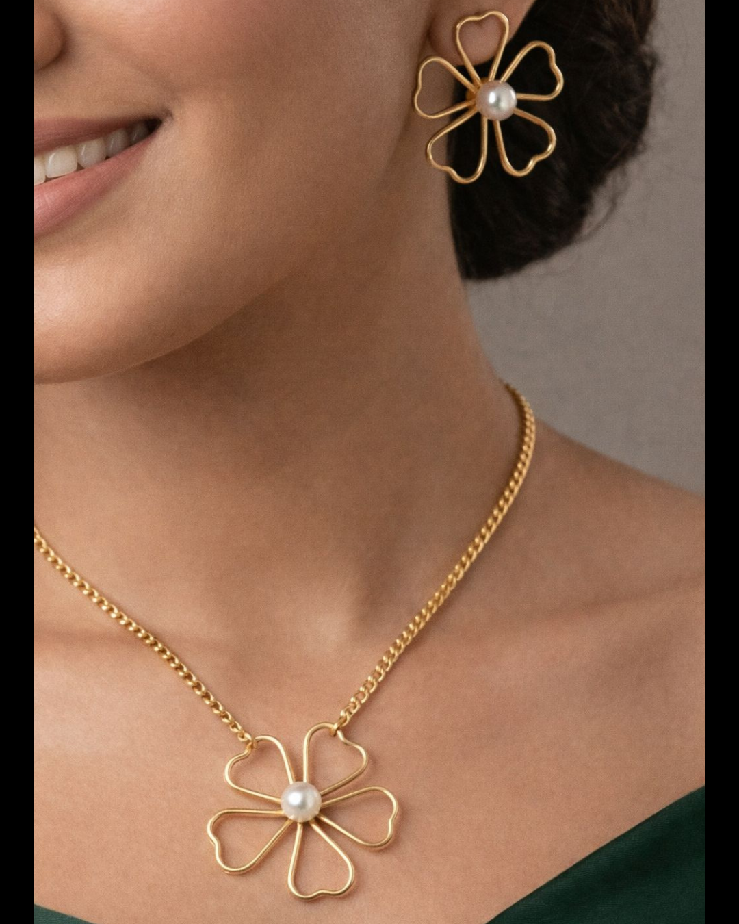 Lemorra Pearl Bloom Gold Pendant Set